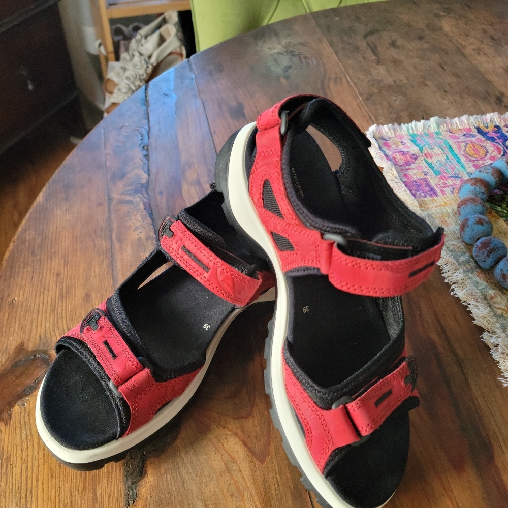 YUCATAN ECCO Size 8.5. New Like